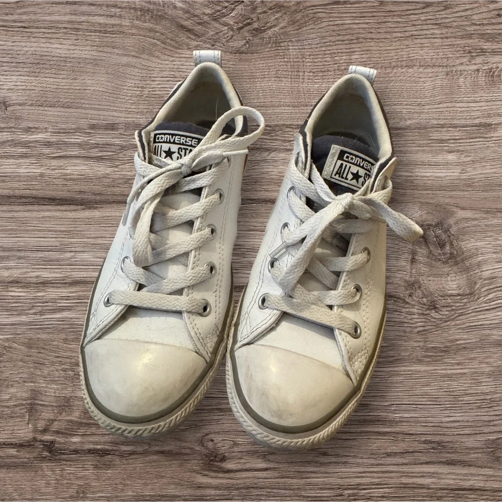 Converse Chuck Taylor Low Top White Sneakers – Men’s 4 / Women’s 5.5 - Picture 2 of 5